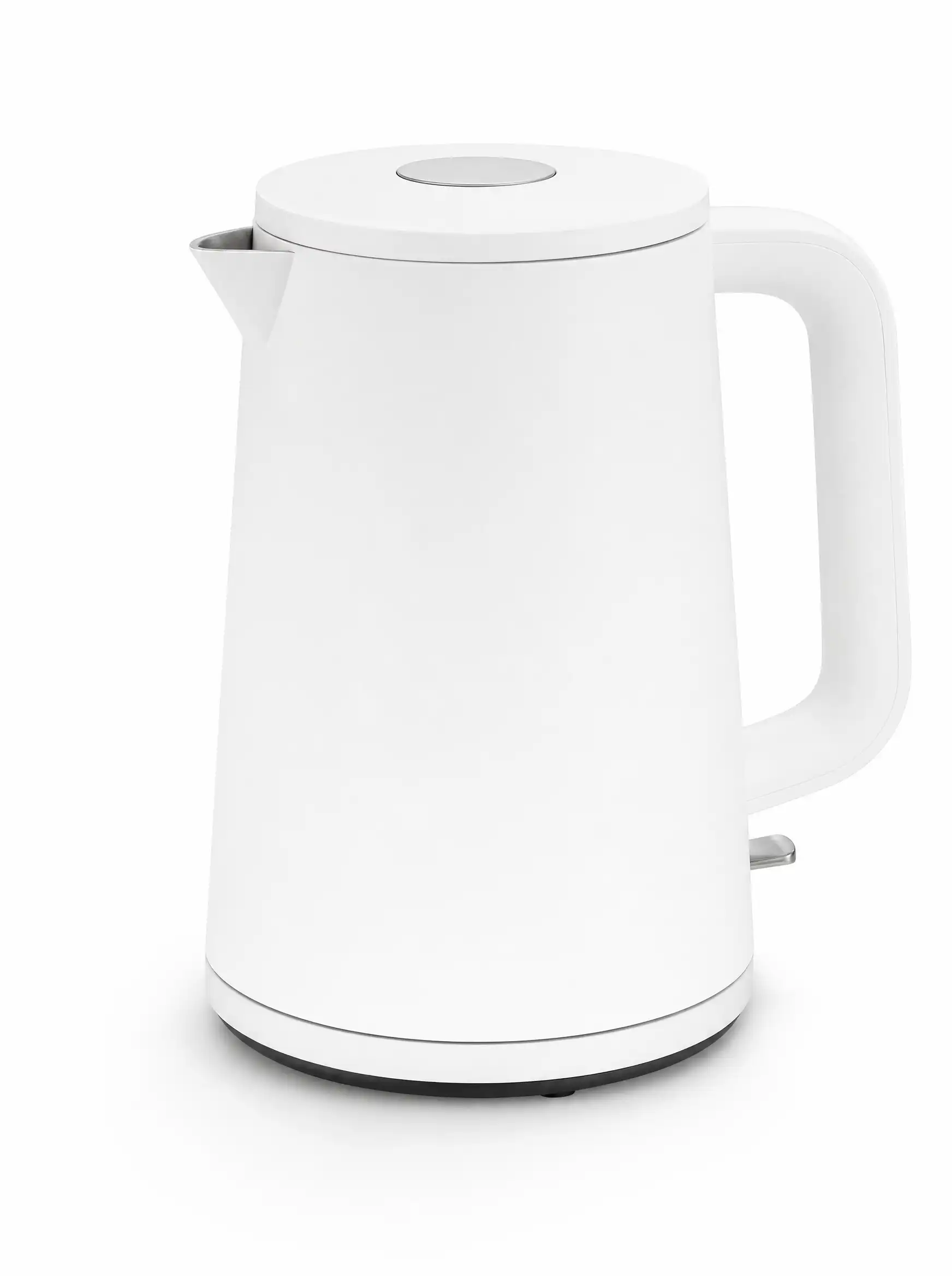 Beyaz fonda beyaz elektrikli kettle ürün çekimi
